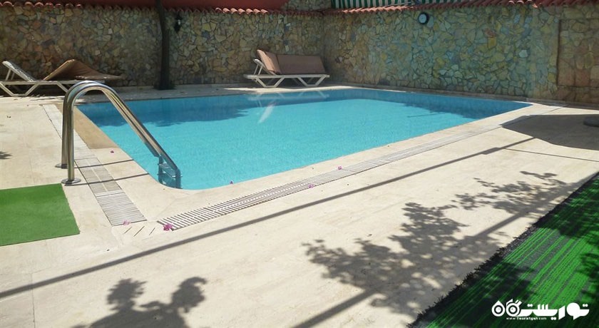 استخر روباز هتل فرانکفورت